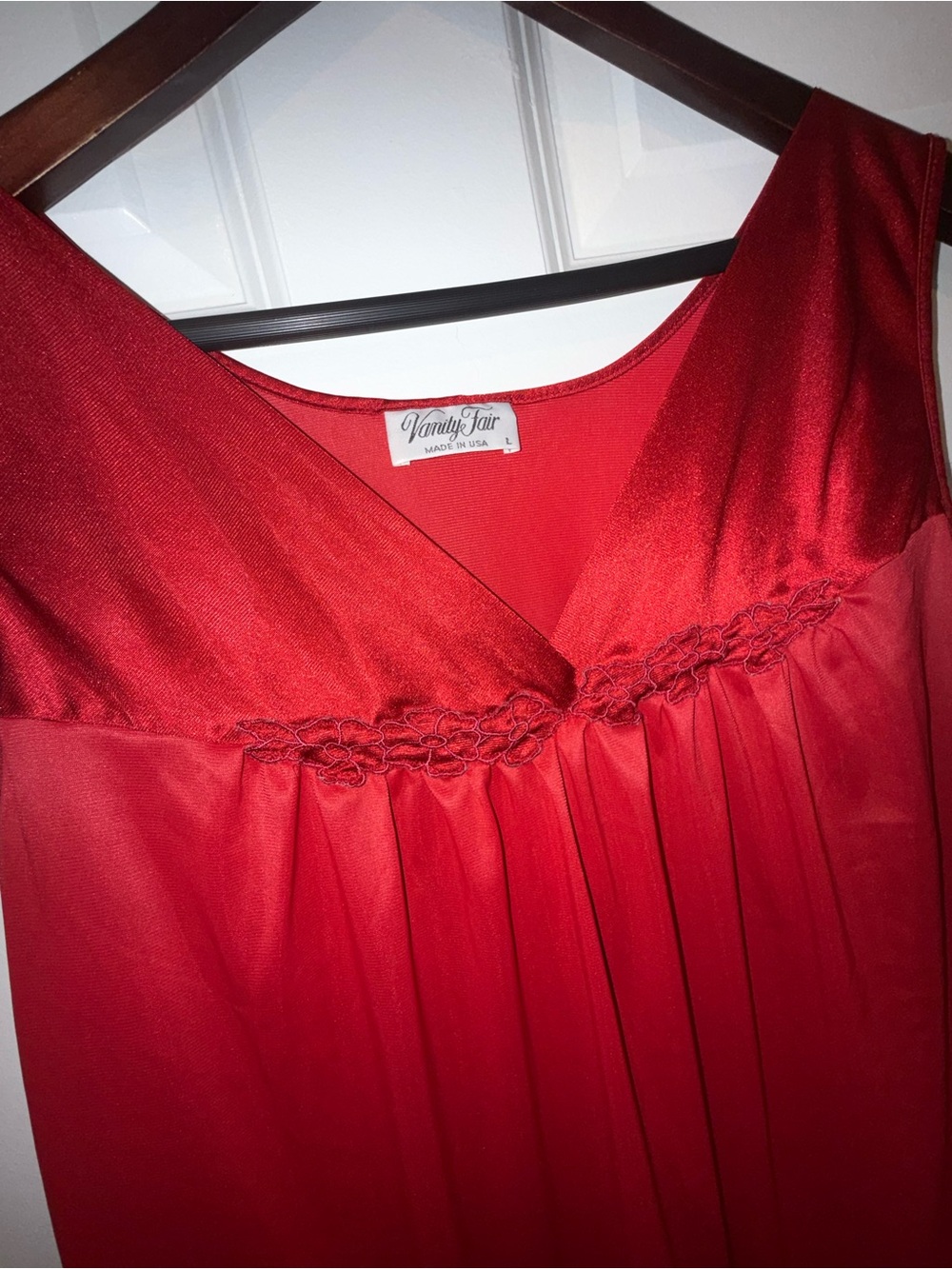 VintageVanity Fair Red Sleeveless Nightgown
